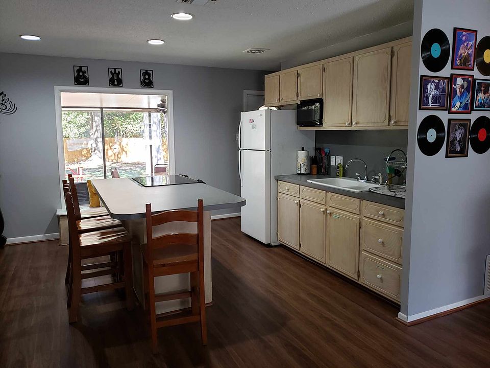 1st image of 2312 Smuts Dr
