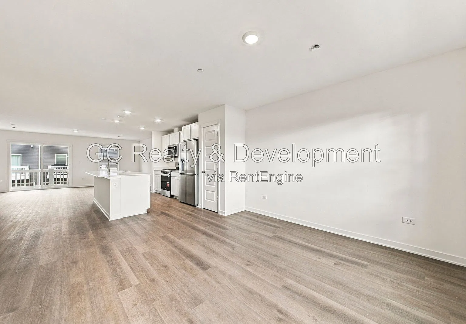 3 bed, 2.5 bath, 1756 sqft, $3,400 — Photo 2