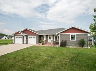 1301 Lincoln Pl SE, Orange City, IA 51041