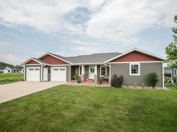 1301 Lincoln Pl SE, Orange City, IA 51041