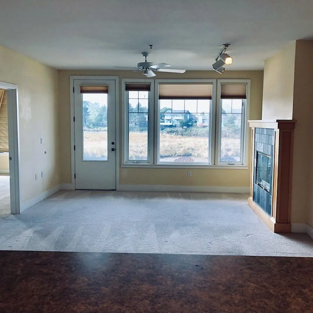 Riverfront Sandpiper Village Condo 2 Bedroom, 2 Baths!! — Photo 4