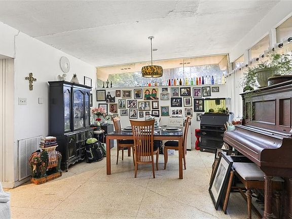 4th image of 5150 Macarthur Blvd