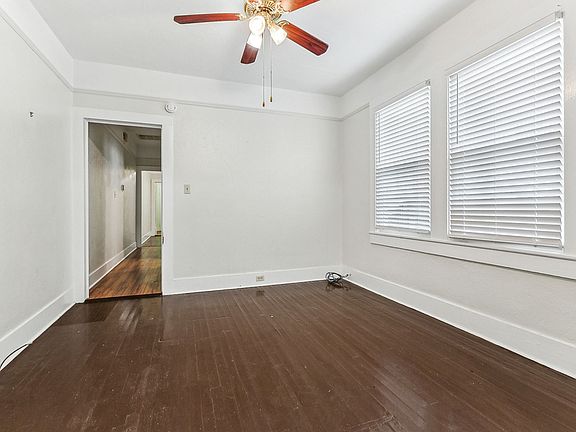 5th image of 3206 Banks St