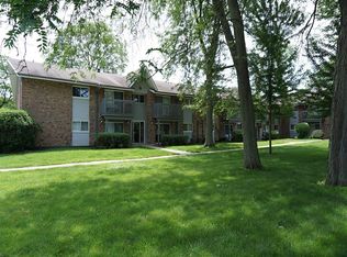 10S745 Clarendon Hills Rd APT 206, Willowbrook, IL 60527