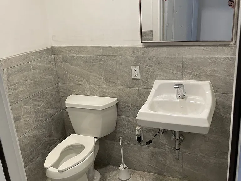 CORPORATE EXECUTIVE HOUSING — Photo 43