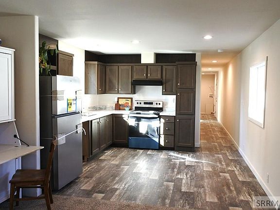 3rd image of 411 8th St