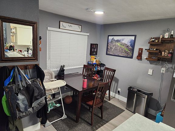 Dinning Area 
*staged photo