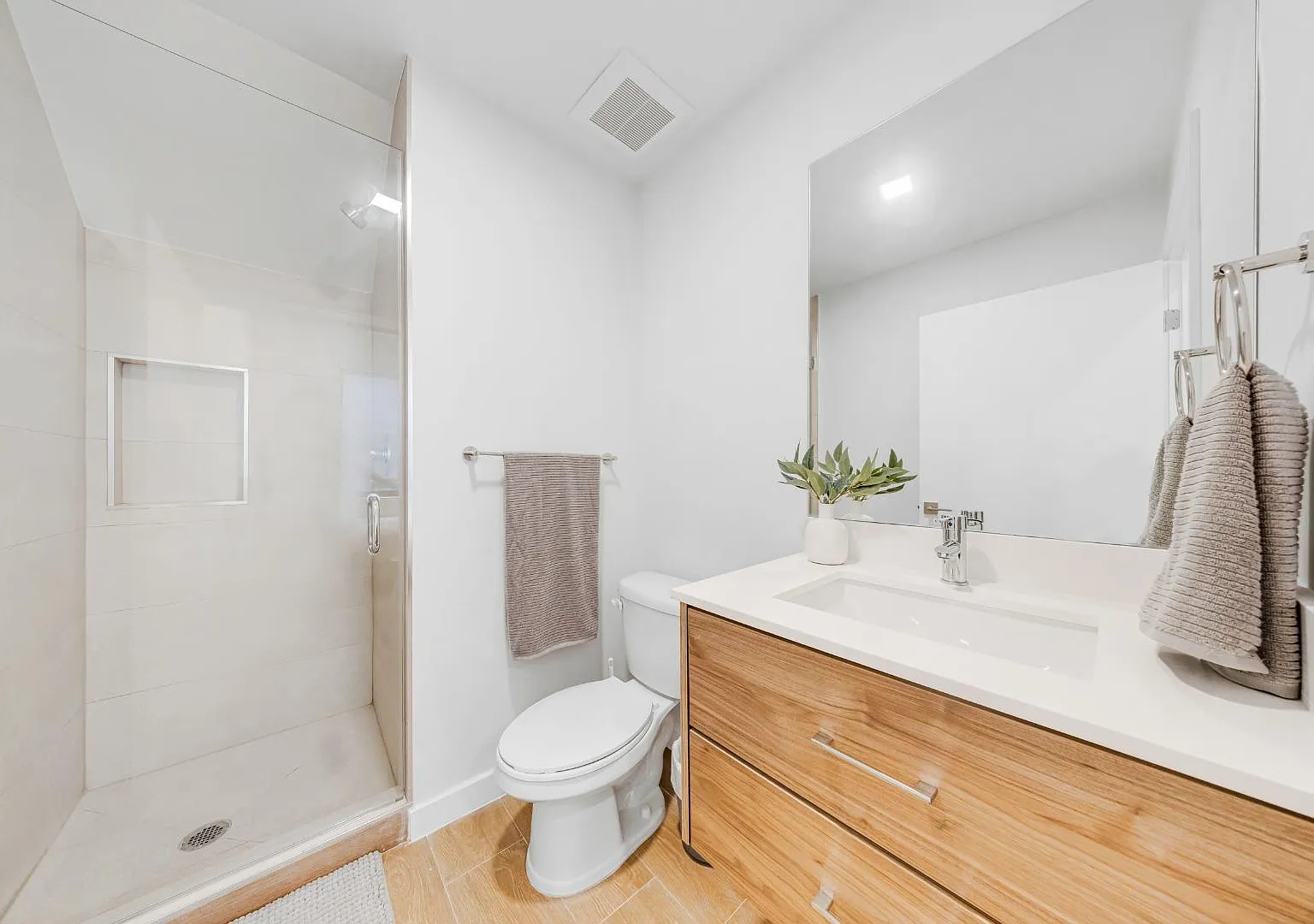 1376 SW 4th St - 405A (Furnished Room) — Photo 4