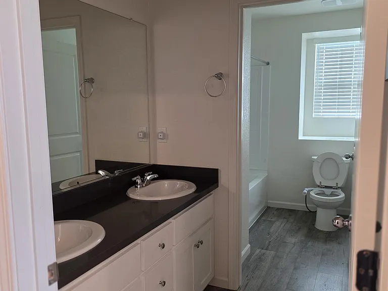 15357 Trolley St — Photo 7