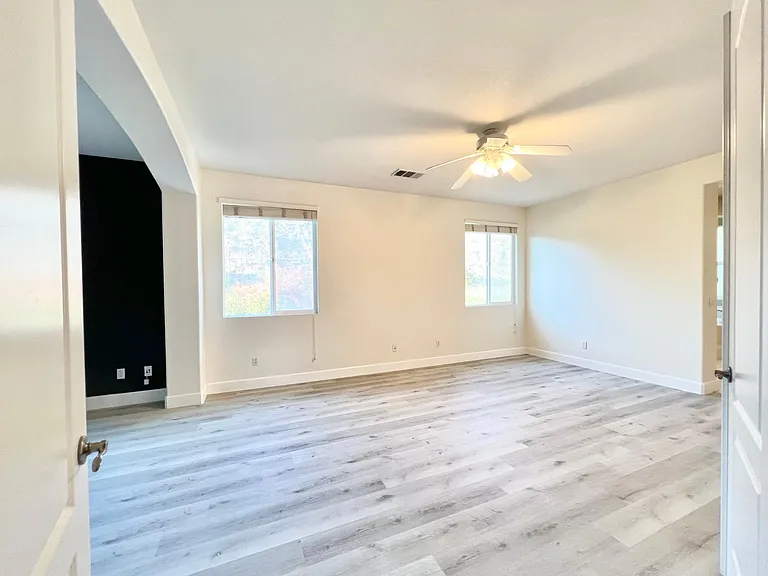1578 Glencrest Dr — Photo 13