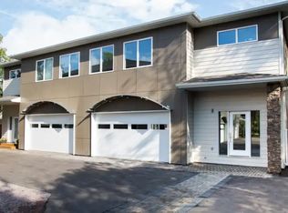 5717 Roblin Blvd #2, Winnipeg, MB R3R0G8