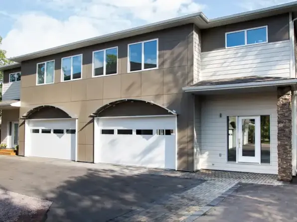5717 Roblin Blvd #2, Winnipeg, MB R3R 0G8