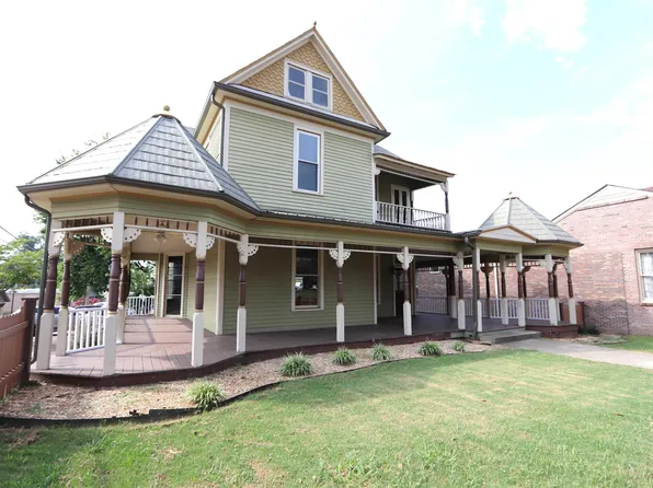 129 North St E, Talladega, AL 35160