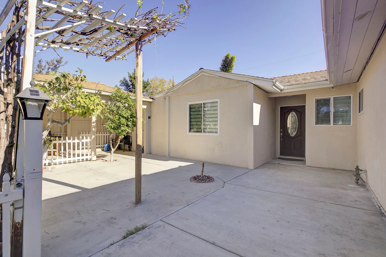 4 bed, 1360 sqft, $4,300 — Photo 1