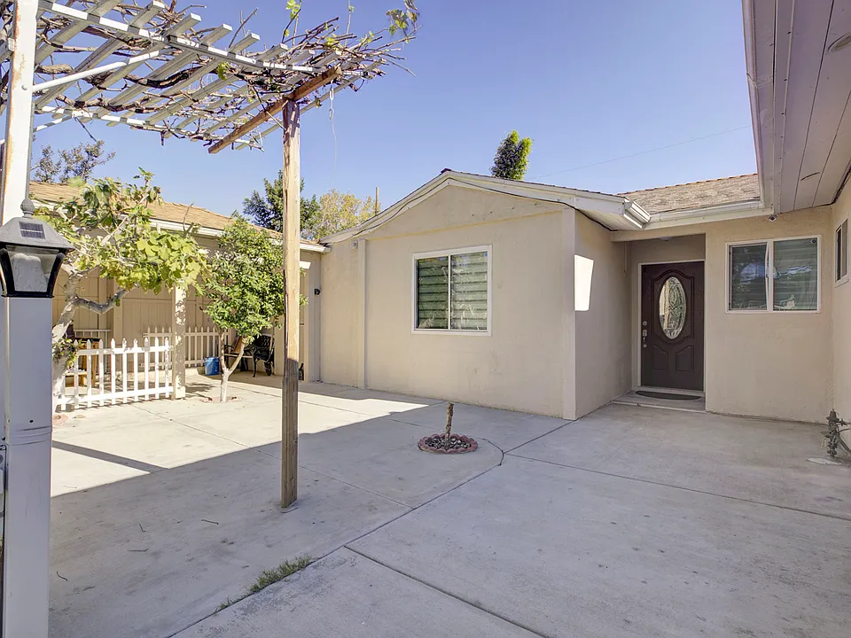 10924 Louise Ave