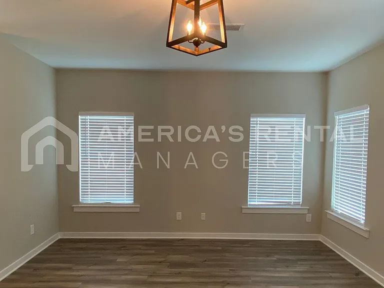1540 Brookhaven Dr — Photo 3