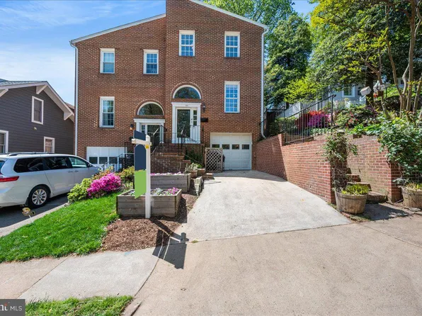 18 W Mount Ida Ave #A, Alexandria, VA 22305