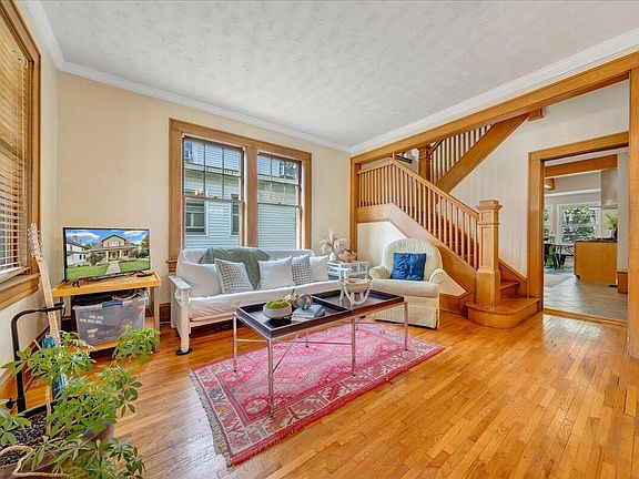 4th image of 440 Arbutus Ave SE