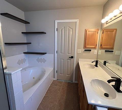 3rd image of 11105 Bullseye St
