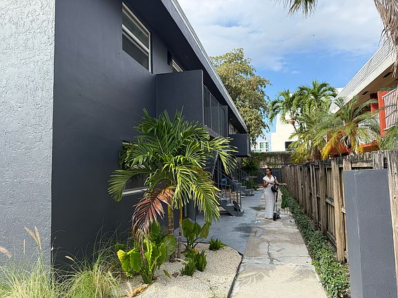 5th image of 421 SW 9th St Unit 1-R1