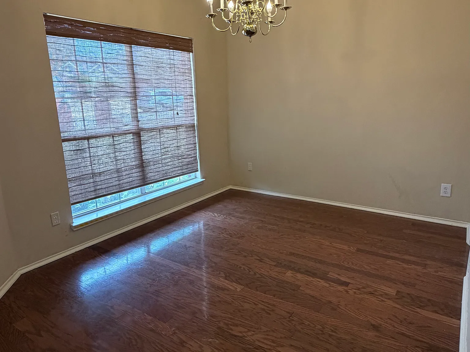 4 bed, 2572 sqft, $2,600 — Photo 3