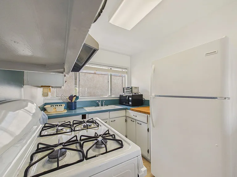 2430 Webster St — Photo 3