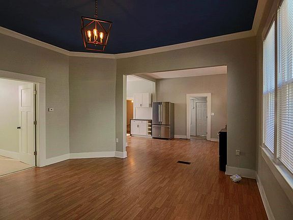4th image of 1222 Blaine Ave