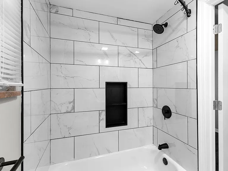 384-386 S Napoleon Ave #386-S — Photo 2