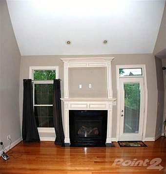 4th image of 1028 Bay Colony Dr