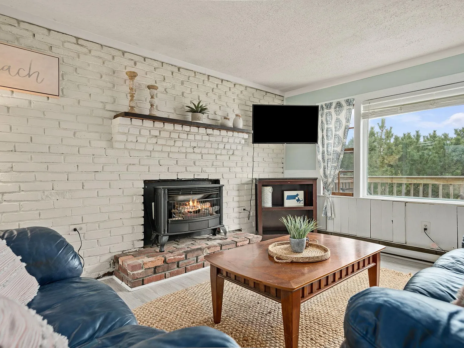 3 bed, 1050 sqft, $2,850 — Photo 3