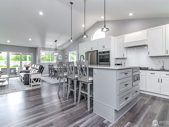 4th image of 14310 116th Avenue E