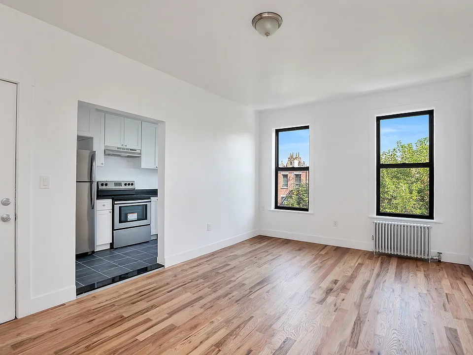 131 Bainbridge St #4
