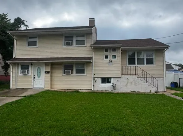 38 Jackson Ave, Carteret, NJ 07008