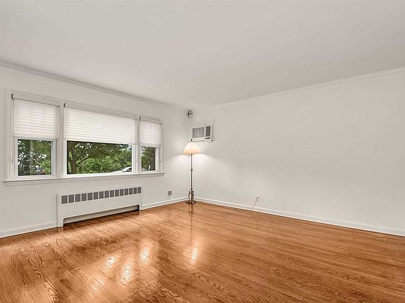 5th image of 100 Willis Ave