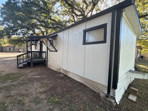 307 E Cates St, Bridgeport, TX