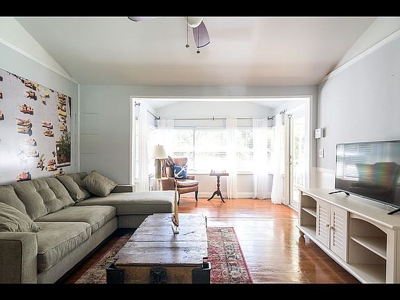 5th image of 407 SW 12th Ave