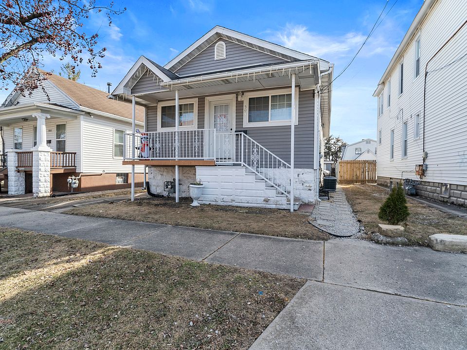 2nd image of 504 Meeker Ave