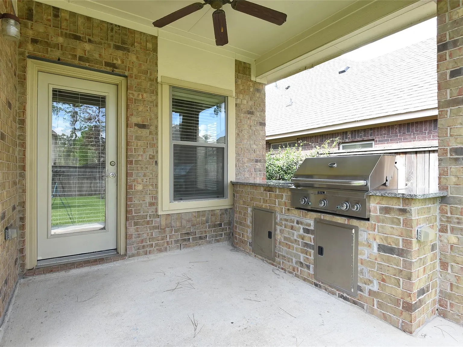4 bed, 2.5 bath, 2745 sqft, $3,200 — Photo 4
