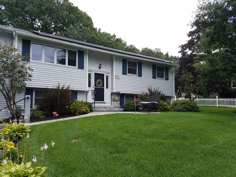 31 Newport Drive, Westford 