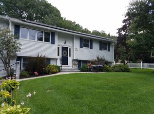 31 Newport Dr, Westford, MA 01886