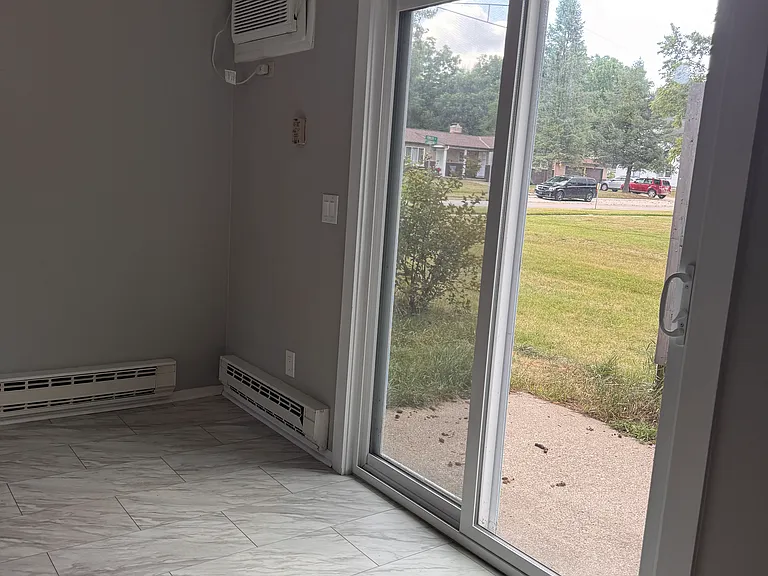 501 Fowler St — Photo 16