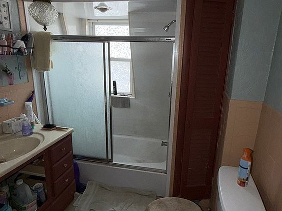 5th image of 20 Maple St