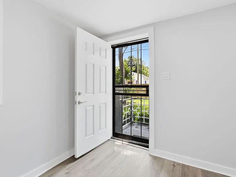 2834 Clifton Ave — Photo 5