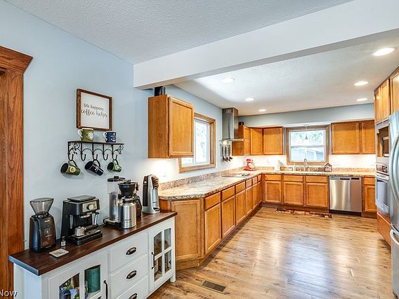 5th image of 350 Dawnshire Dr