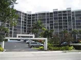 400 Leslie Dr APT 204, Hallandale Beach, FL 33009