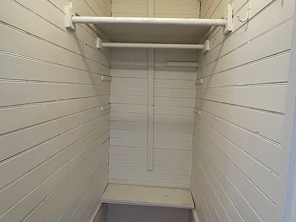 4th image of 2300 Holly St APT B