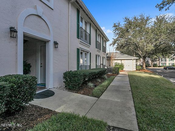 2nd image of 13715 RICHMOND PARK Drive N #402