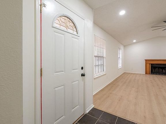 4th image of 1631 Longwood Pl