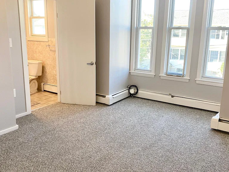 27 Florence St #2 — Photo 10