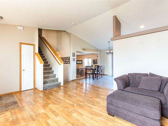 3rd image of 8411 Queensbury Dr